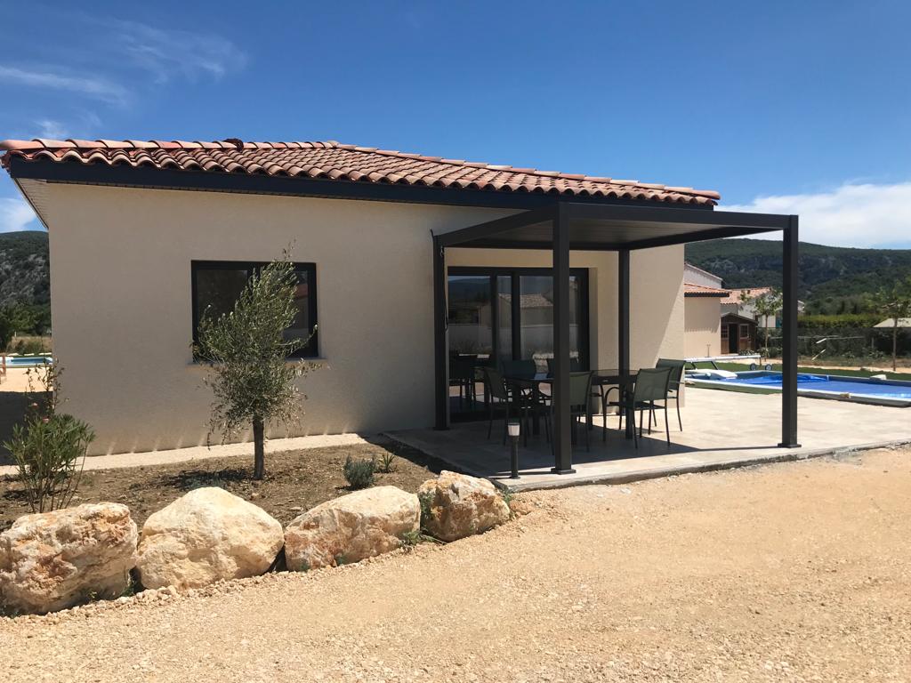 Terrasse Ombragée - Villas La Caverne - Location de Vacances - Location de Villas - Ardèche - Vallon Pont d'Arc - Piscine - Crédit photo @Villas La Caverne