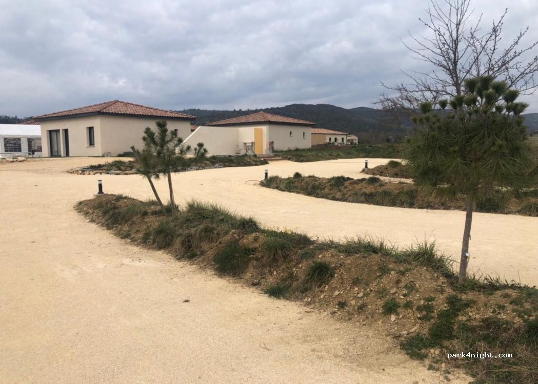 Camping Car et aire de services - Villa Le Mimosa - Villas La Caverne - Location de Vacances - Location de Villas - Ardèche - Vallon Pont d'Arc - Piscine - Crédit photo @Villas-la-Caverne